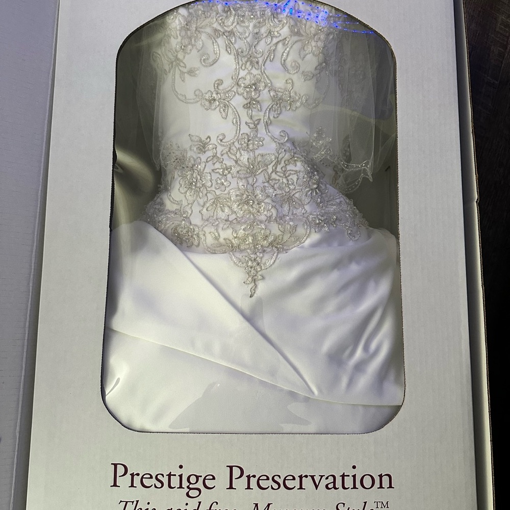 David's Bridal White Wedding Dress
